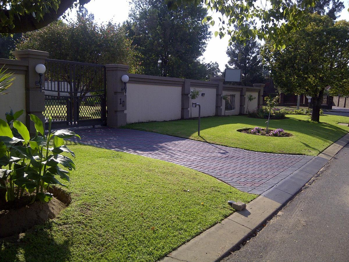 Lekoa Bed And Breakfast And Trading Vanderbijlpark Exterior foto